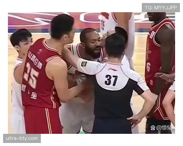 篮球比赛中为什么脚踢球会判违例？如何判定及正确应对
